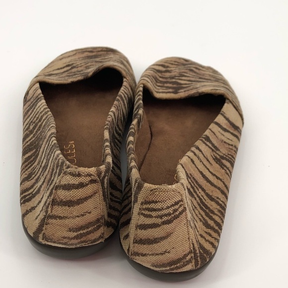 Aerosoles Leather Flats Animal Print Size 5M - Picture 4 of 10